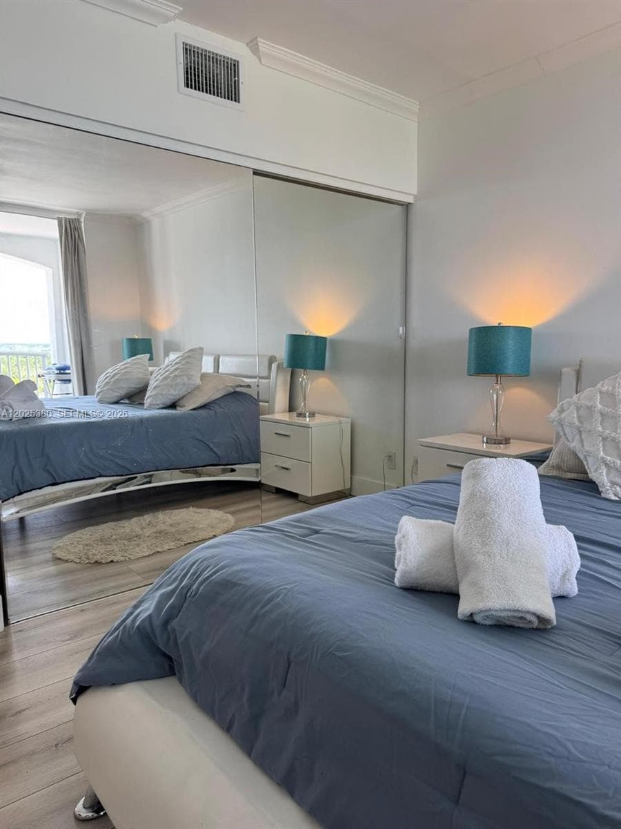 A12025380 — Miami Beach — 18