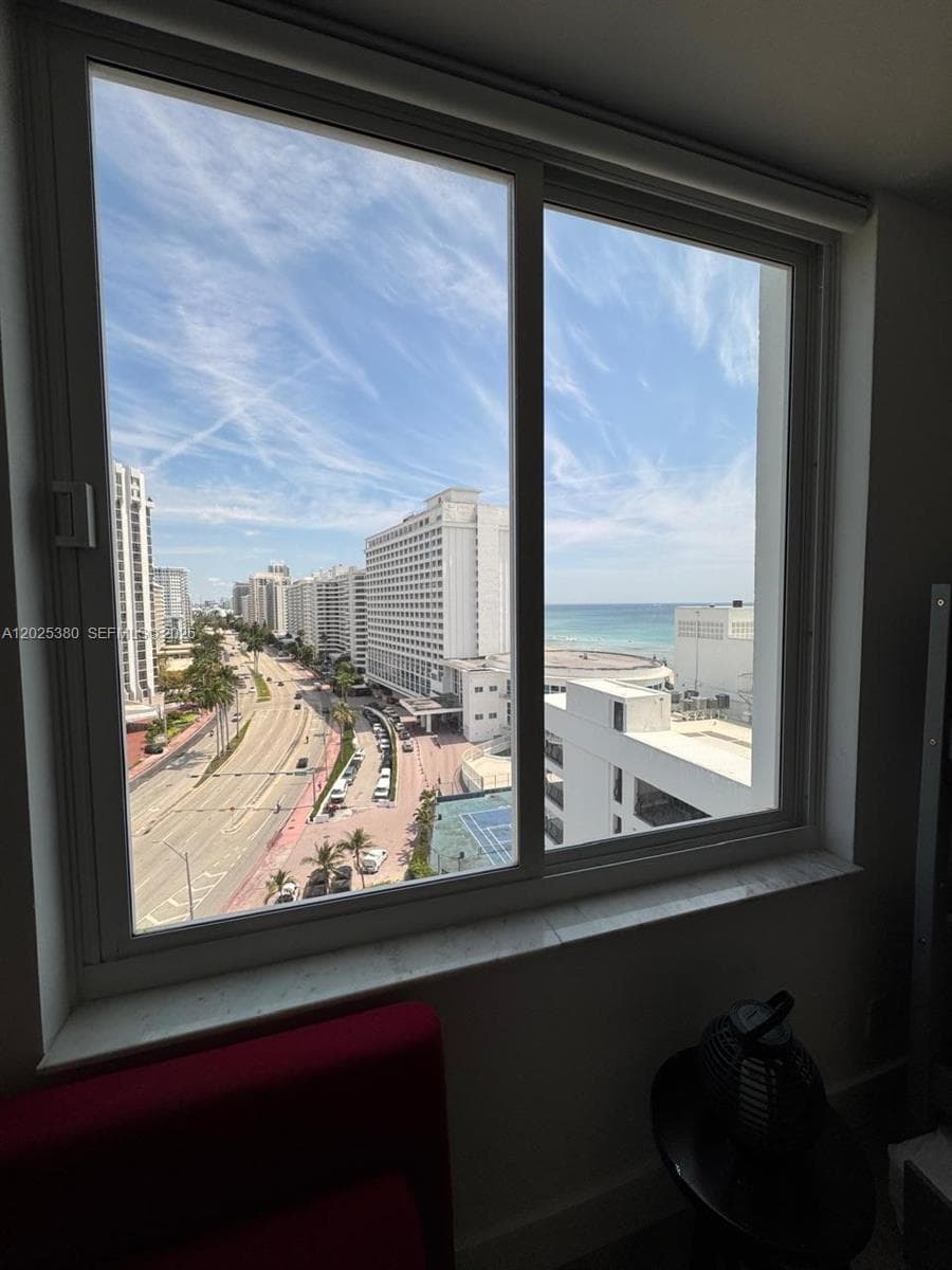 A12025380 — Miami Beach — 29