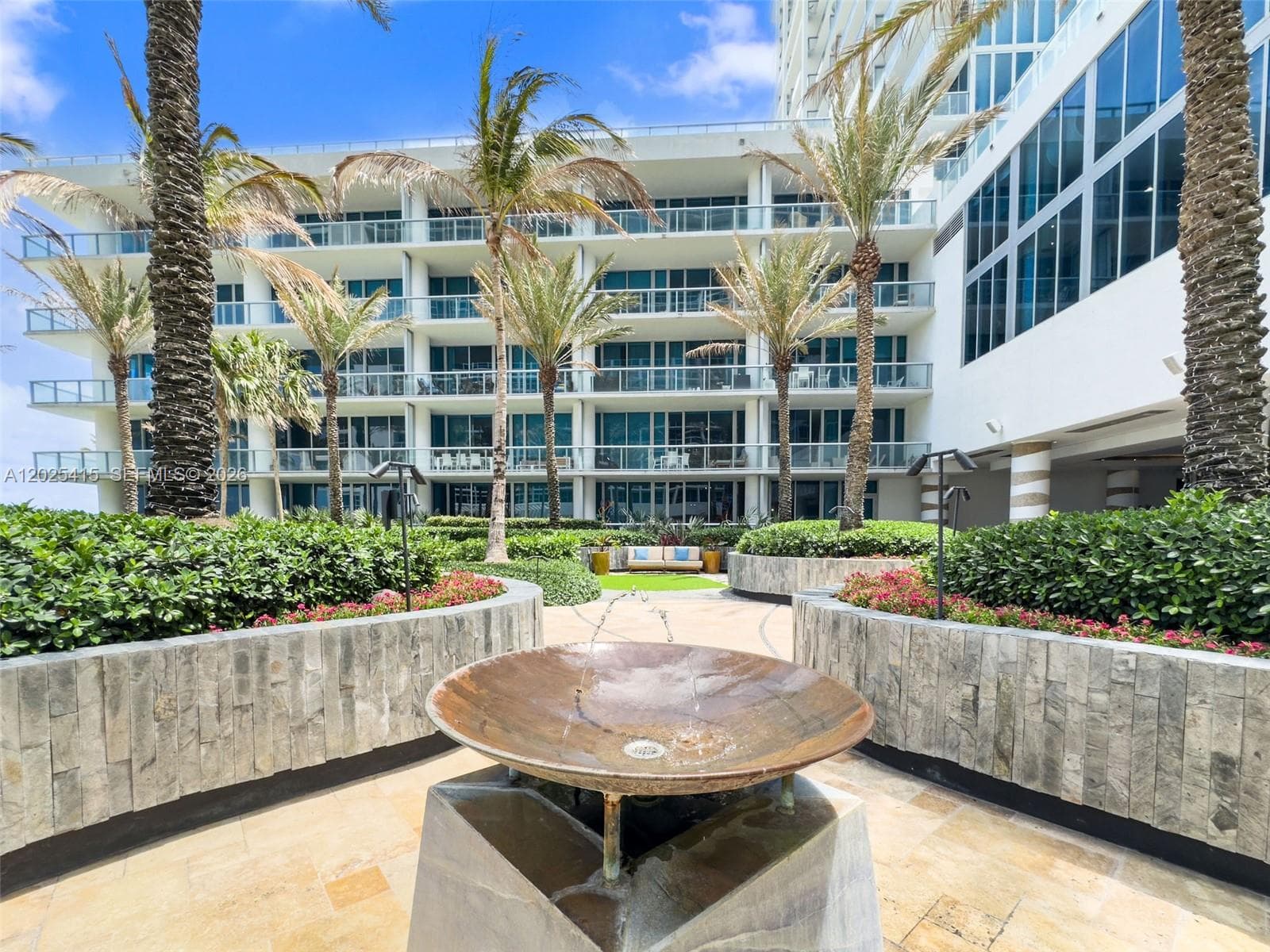 A12025415 — Miami Beach — 41