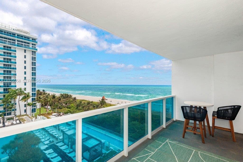 A12025558 — Miami Beach — 23