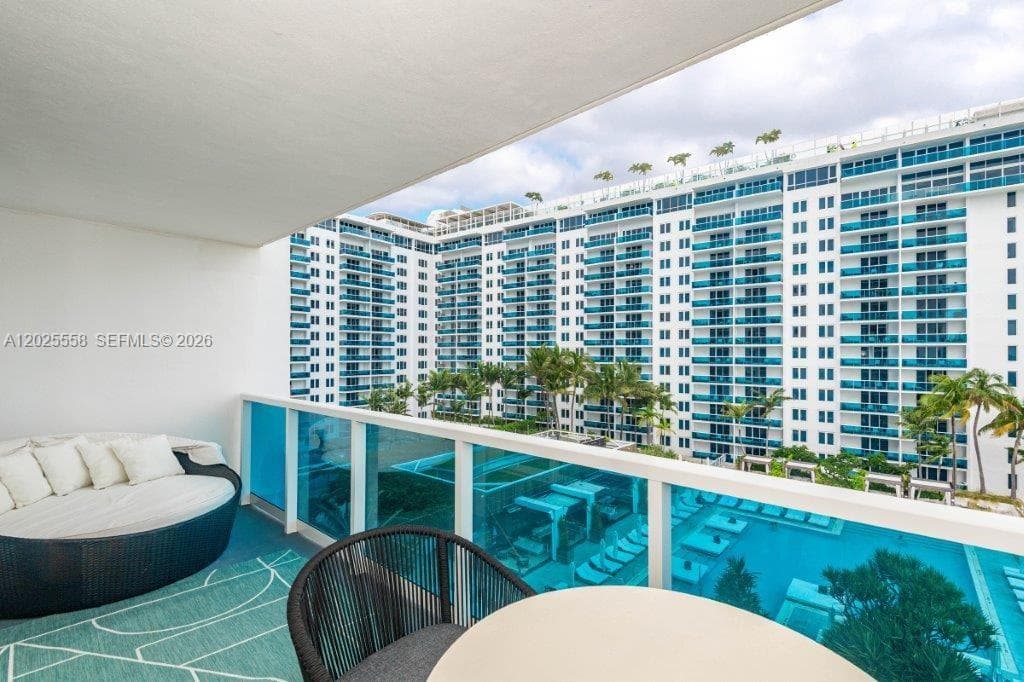 A12025558 — Miami Beach — 26