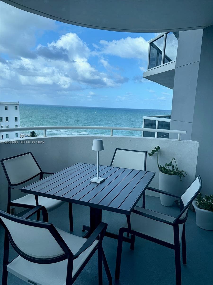 A12025600 — Miami Beach — 11