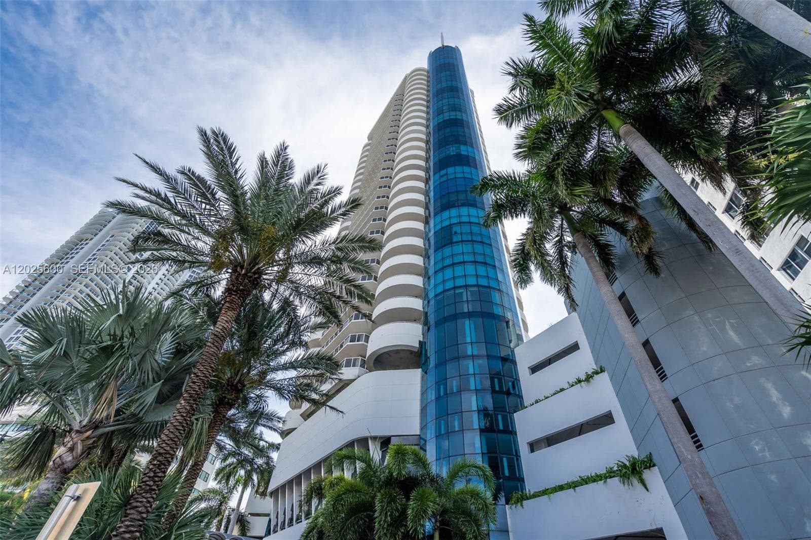 A12025600 — Miami Beach — 29