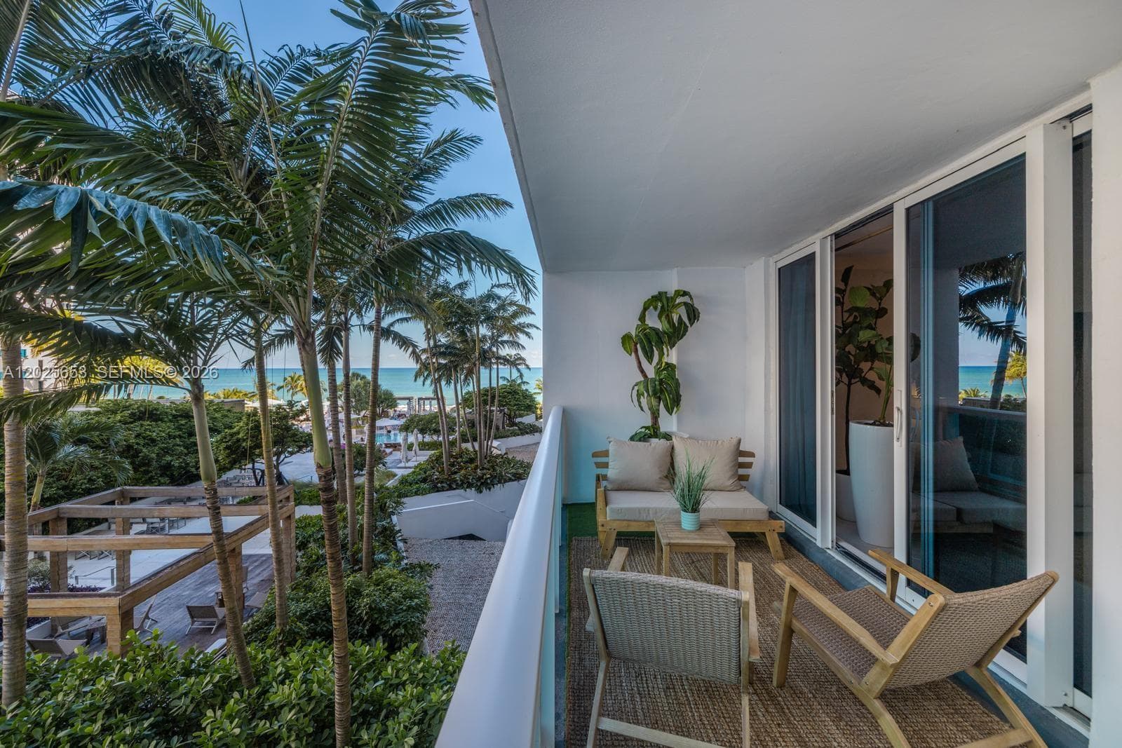 A12025653 — Miami Beach — 14