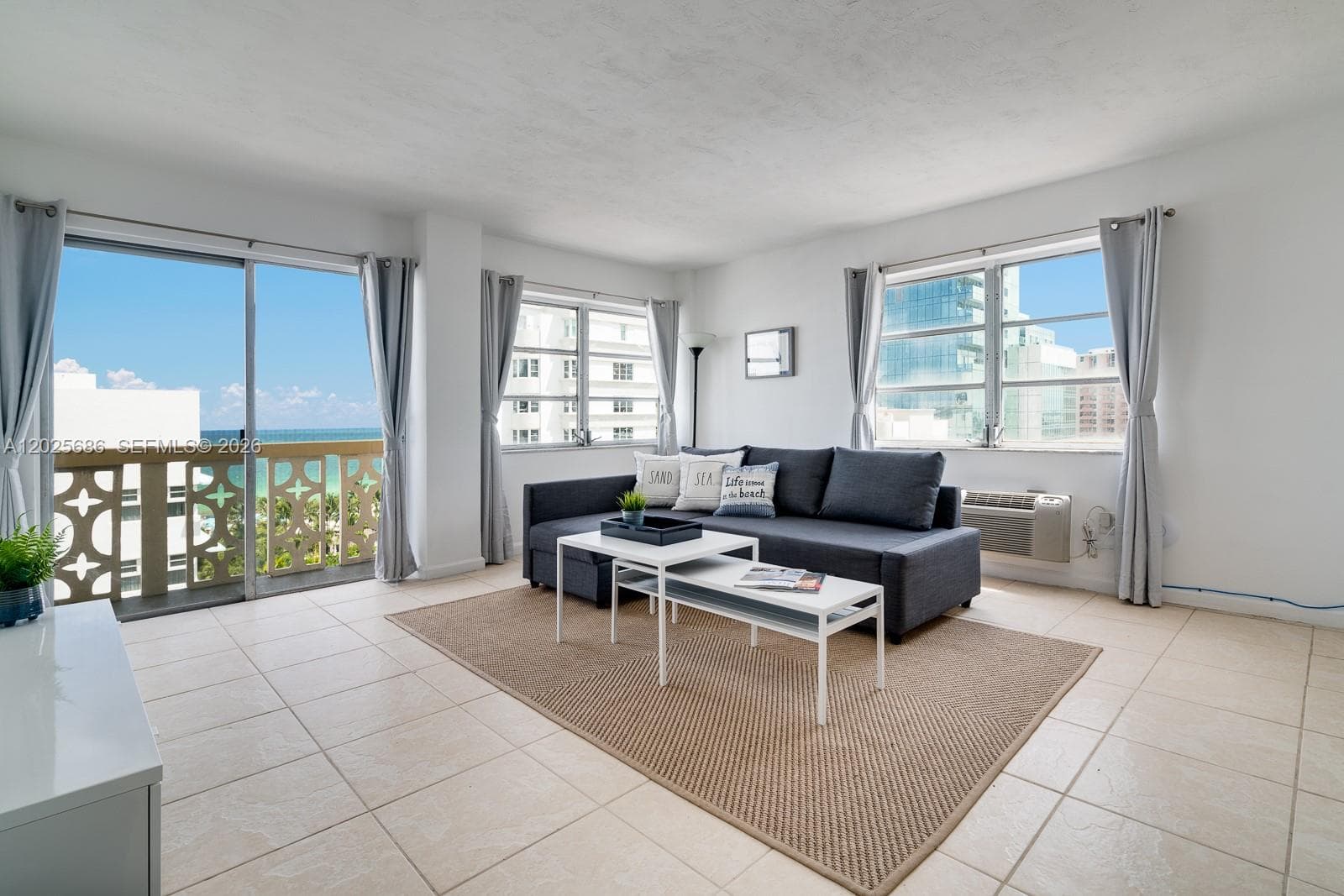 A12025686 — Miami Beach — 2