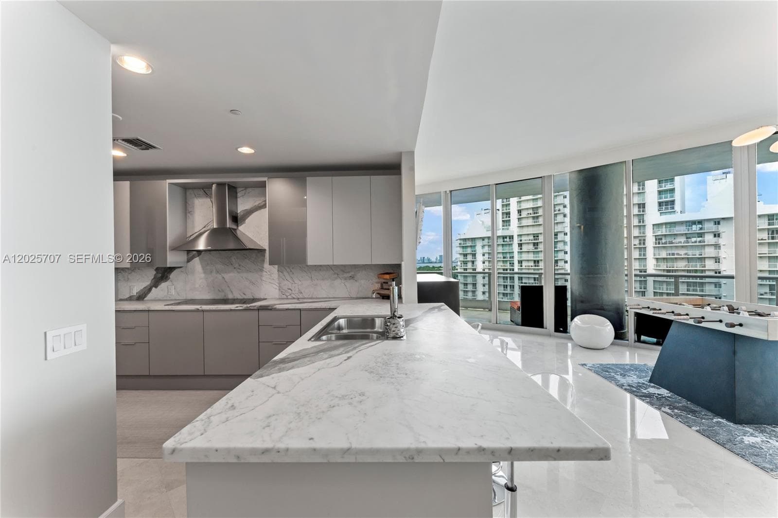 A12025707 — Miami Beach — 10