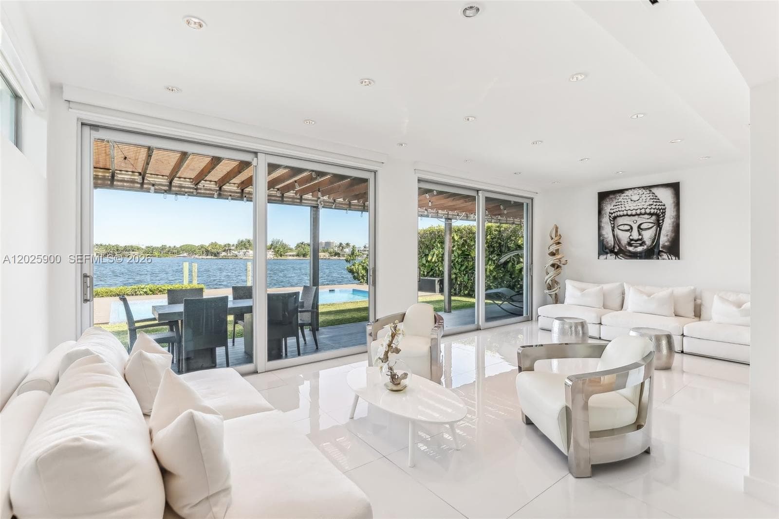 A12025900 — Miami Beach — 16