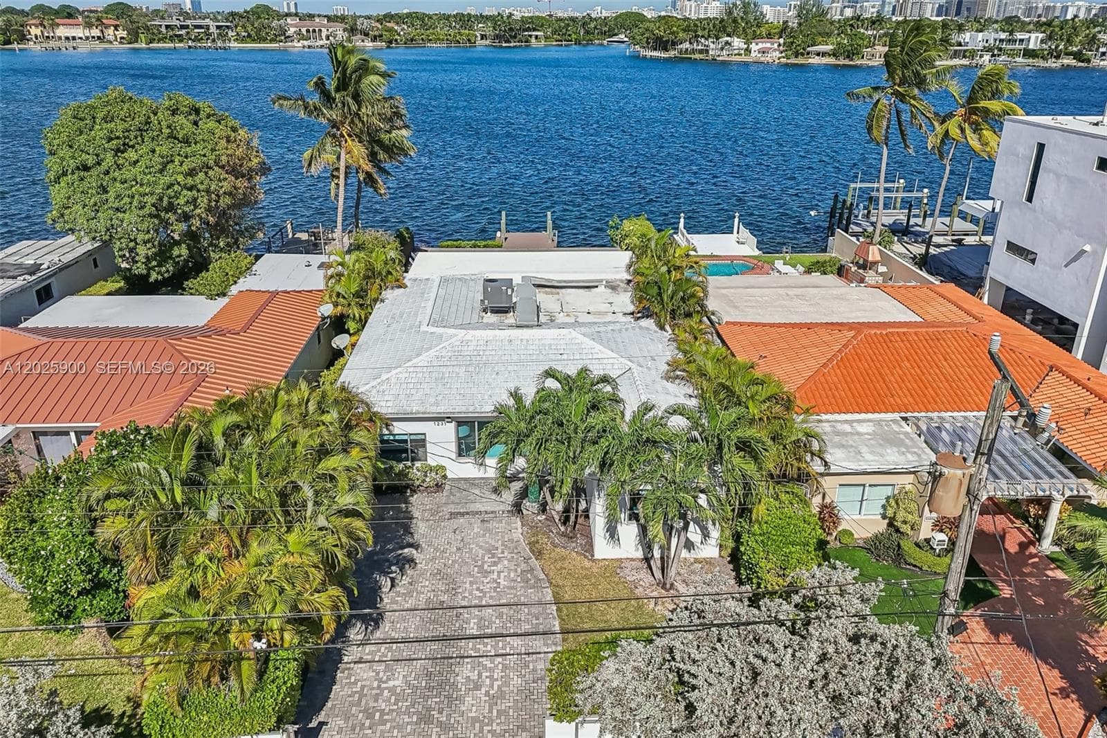 A12025900 — Miami Beach — 73