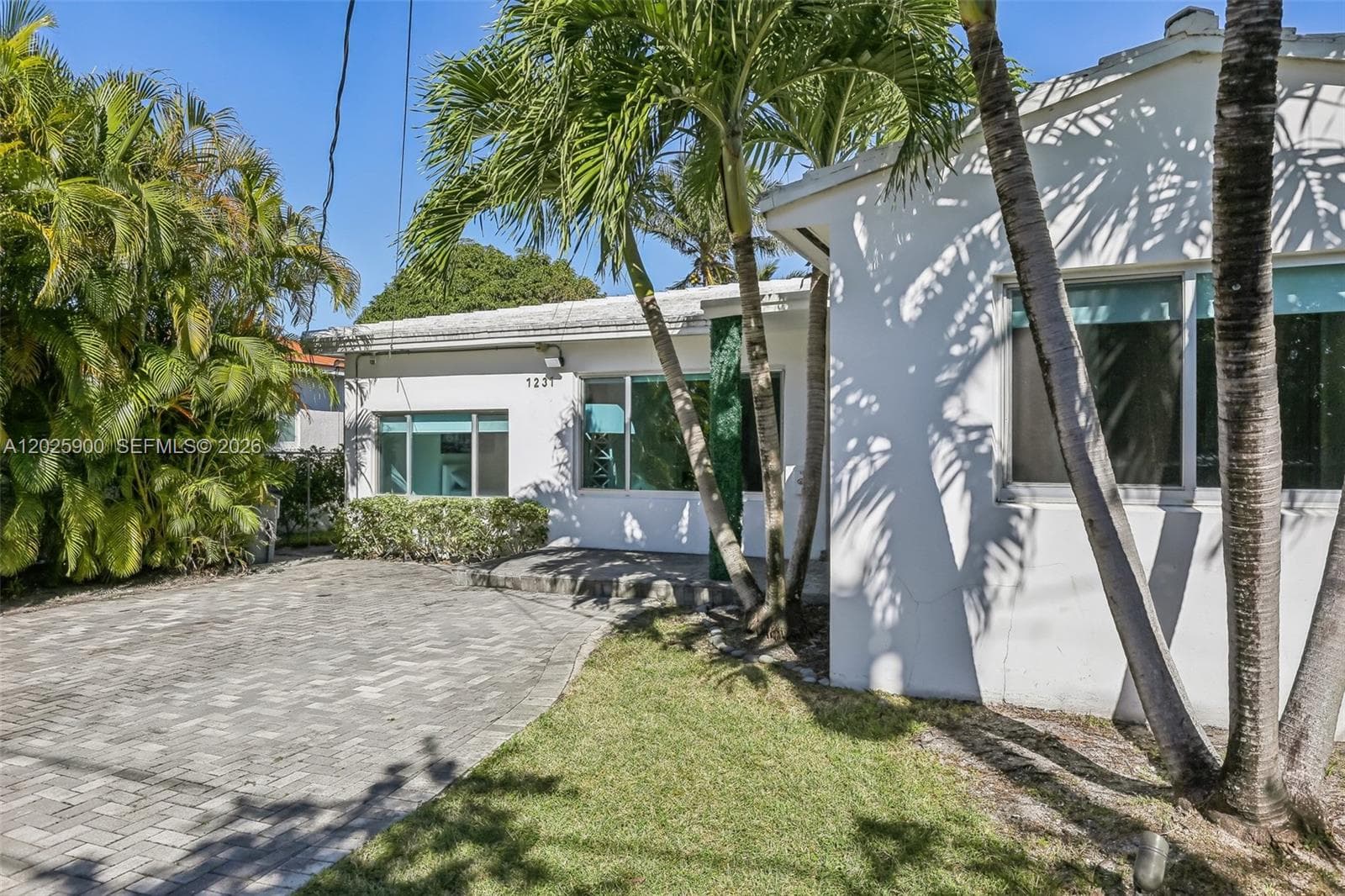 A12025900 — Miami Beach — 10