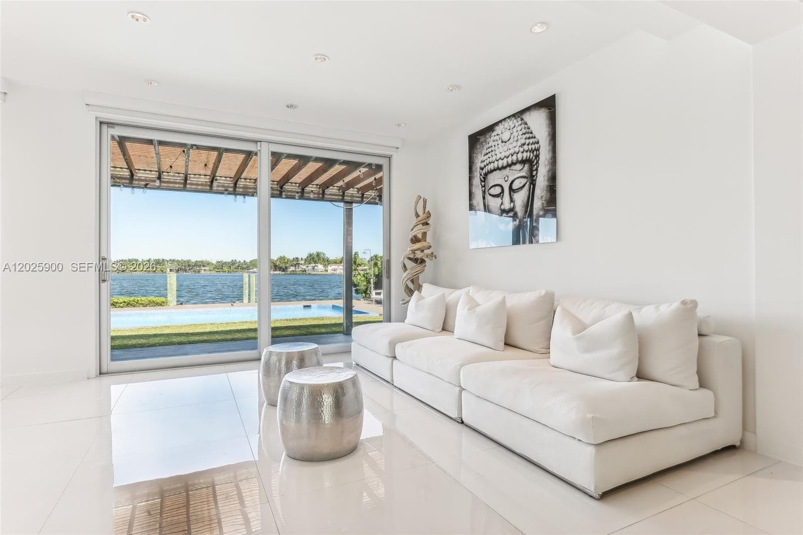 A12025900 — Miami Beach — 21
