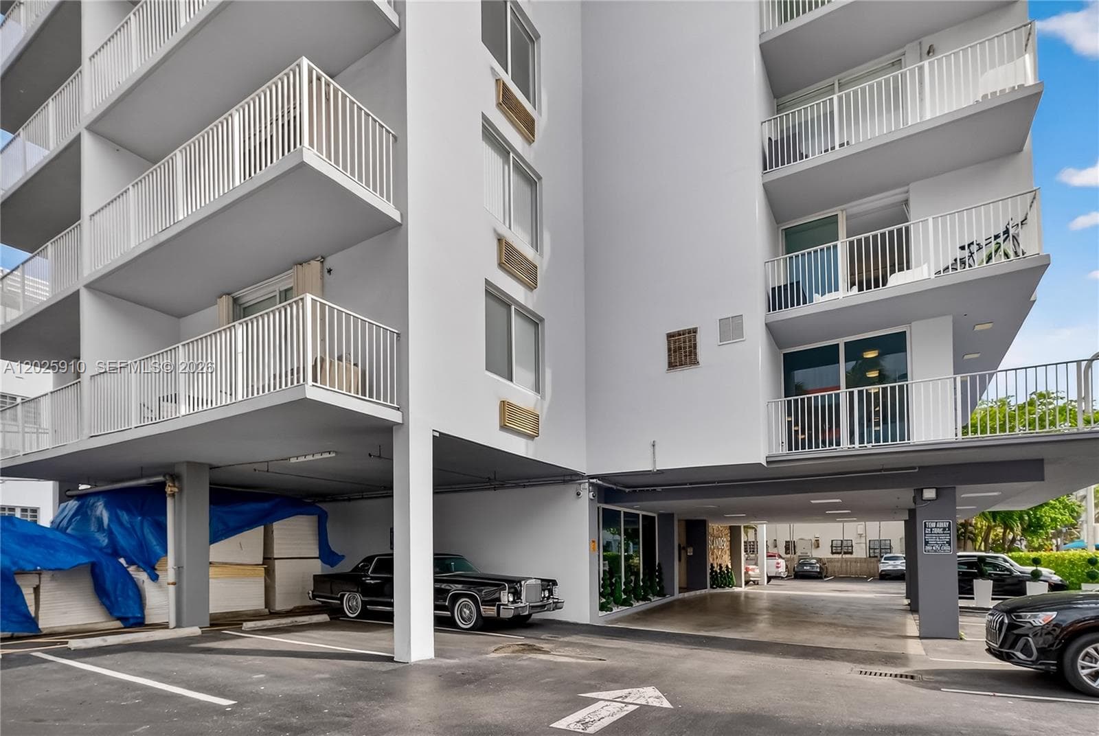 A12025910 — Miami Beach — 28