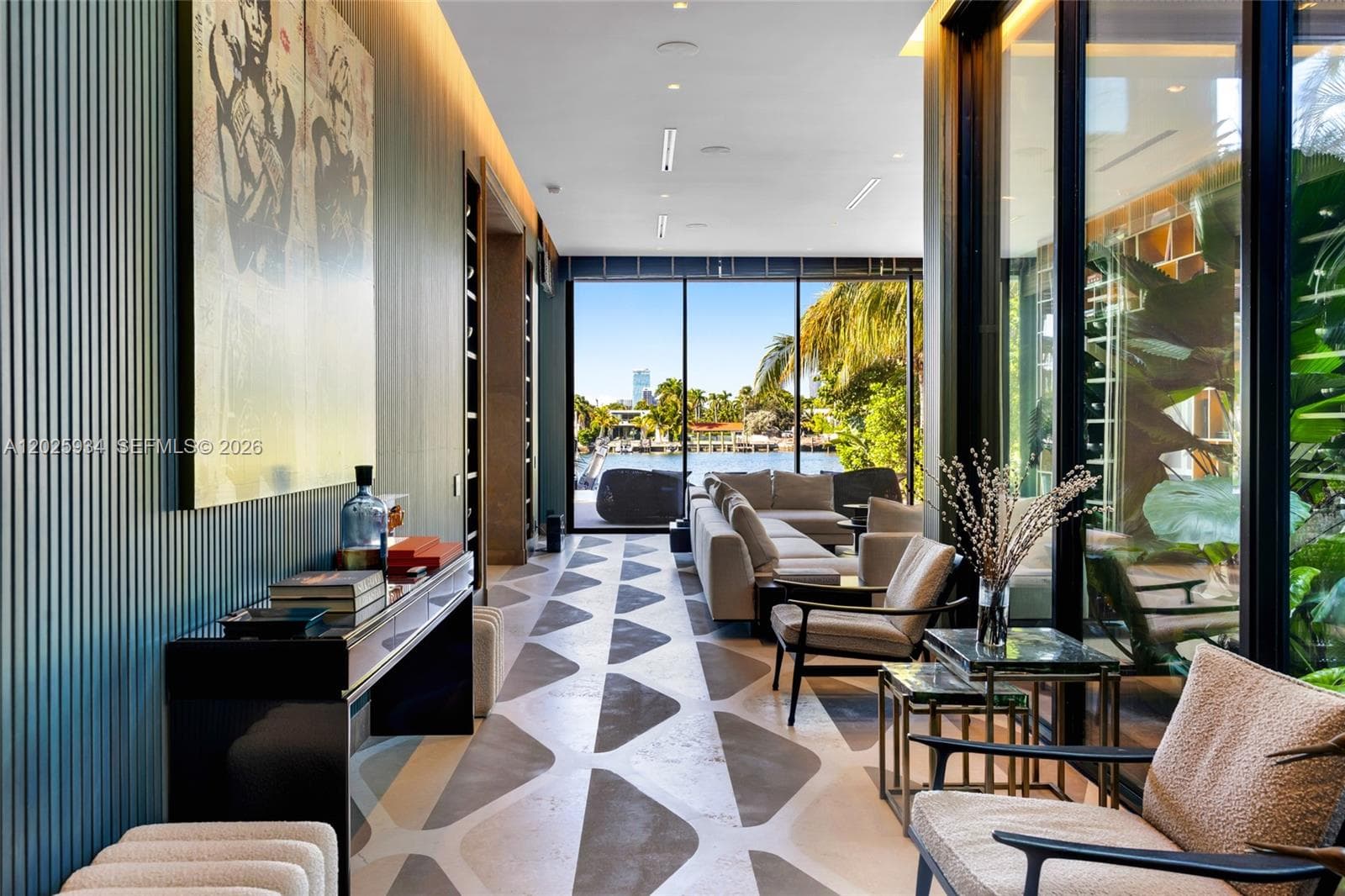A12025934 — Miami Beach — 2