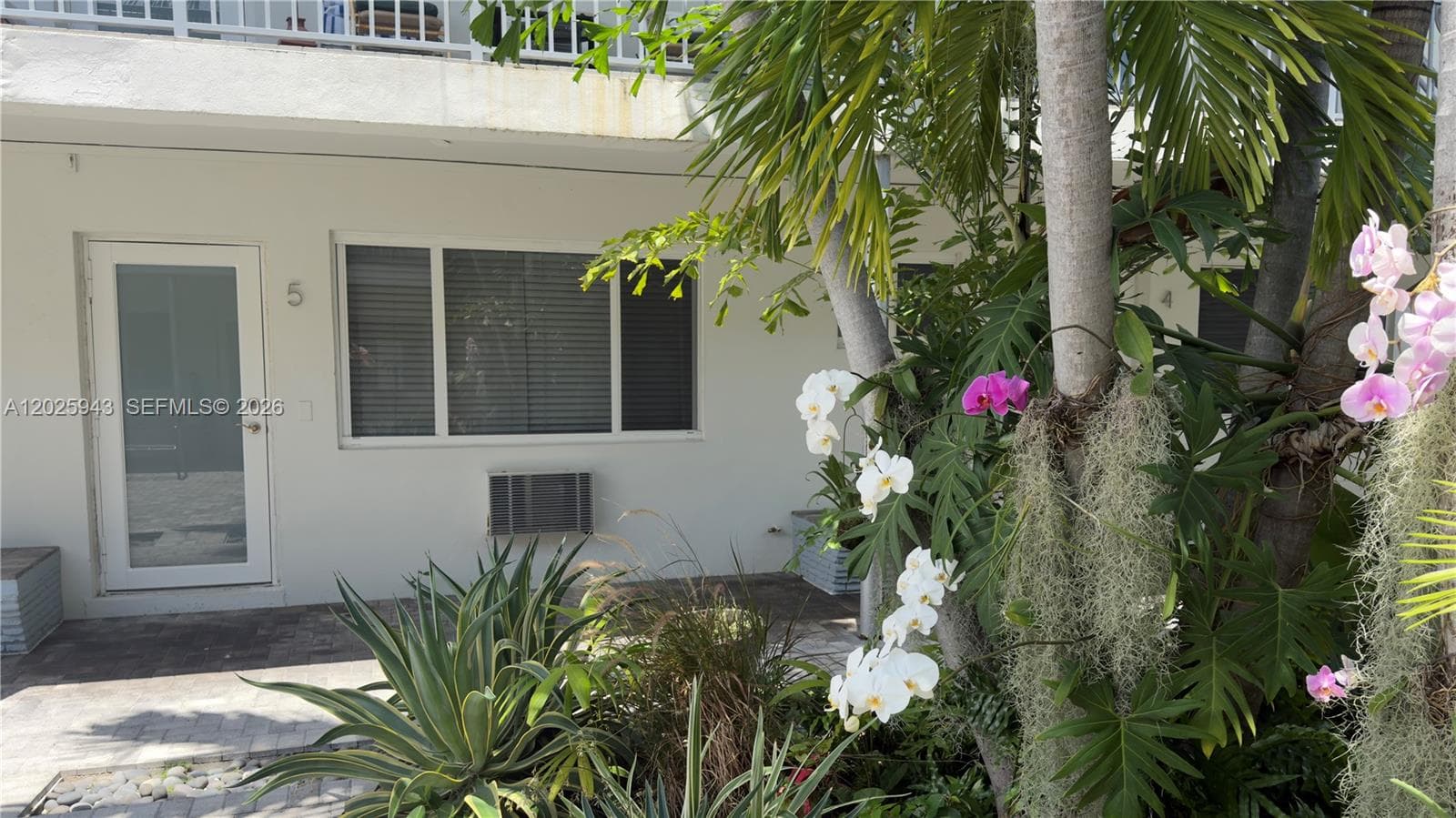 A12025943 — Miami Beach — 13