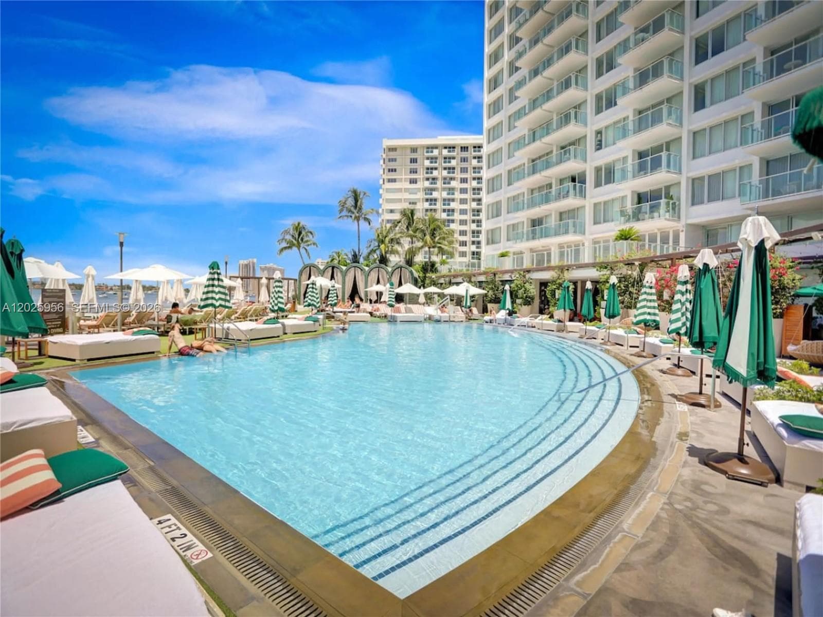 A12025956 — Miami Beach — 14