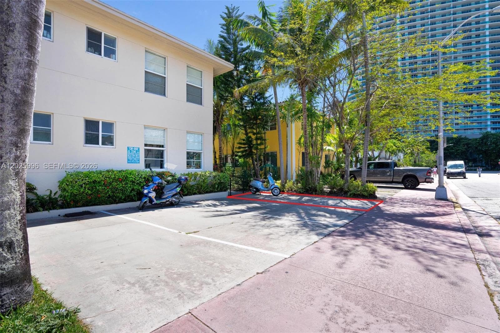 A12025996 — Miami Beach — 7