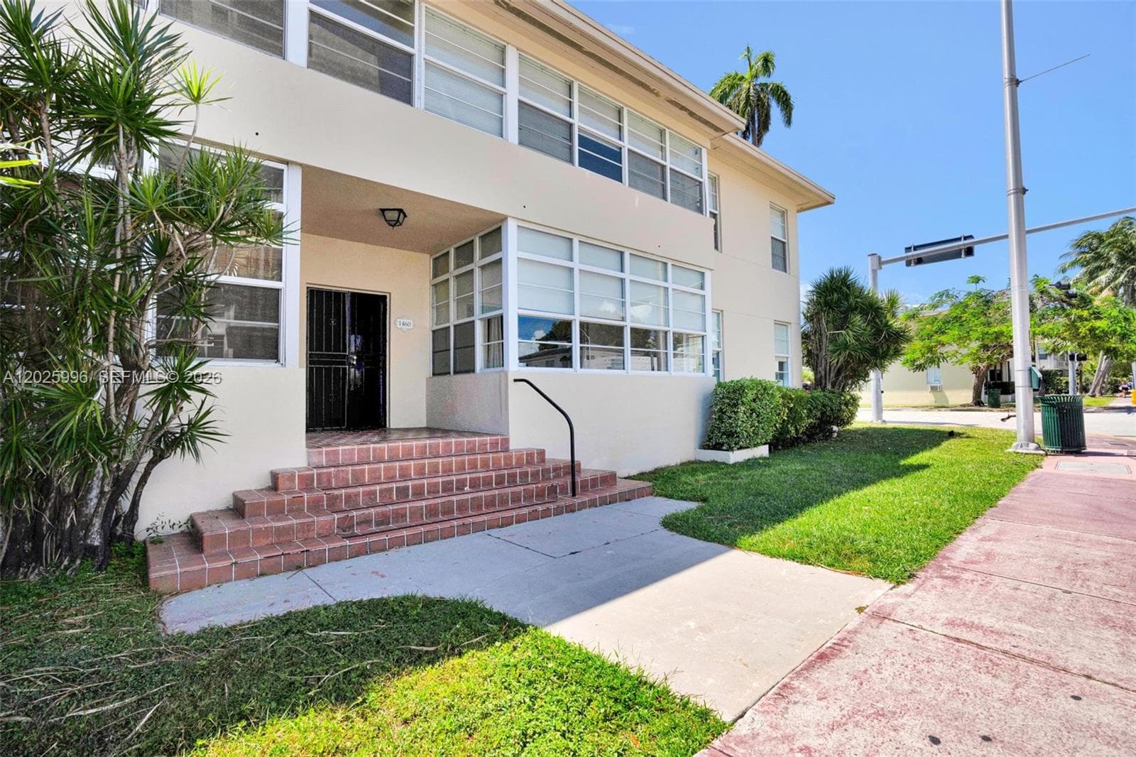 A12025996 — Miami Beach