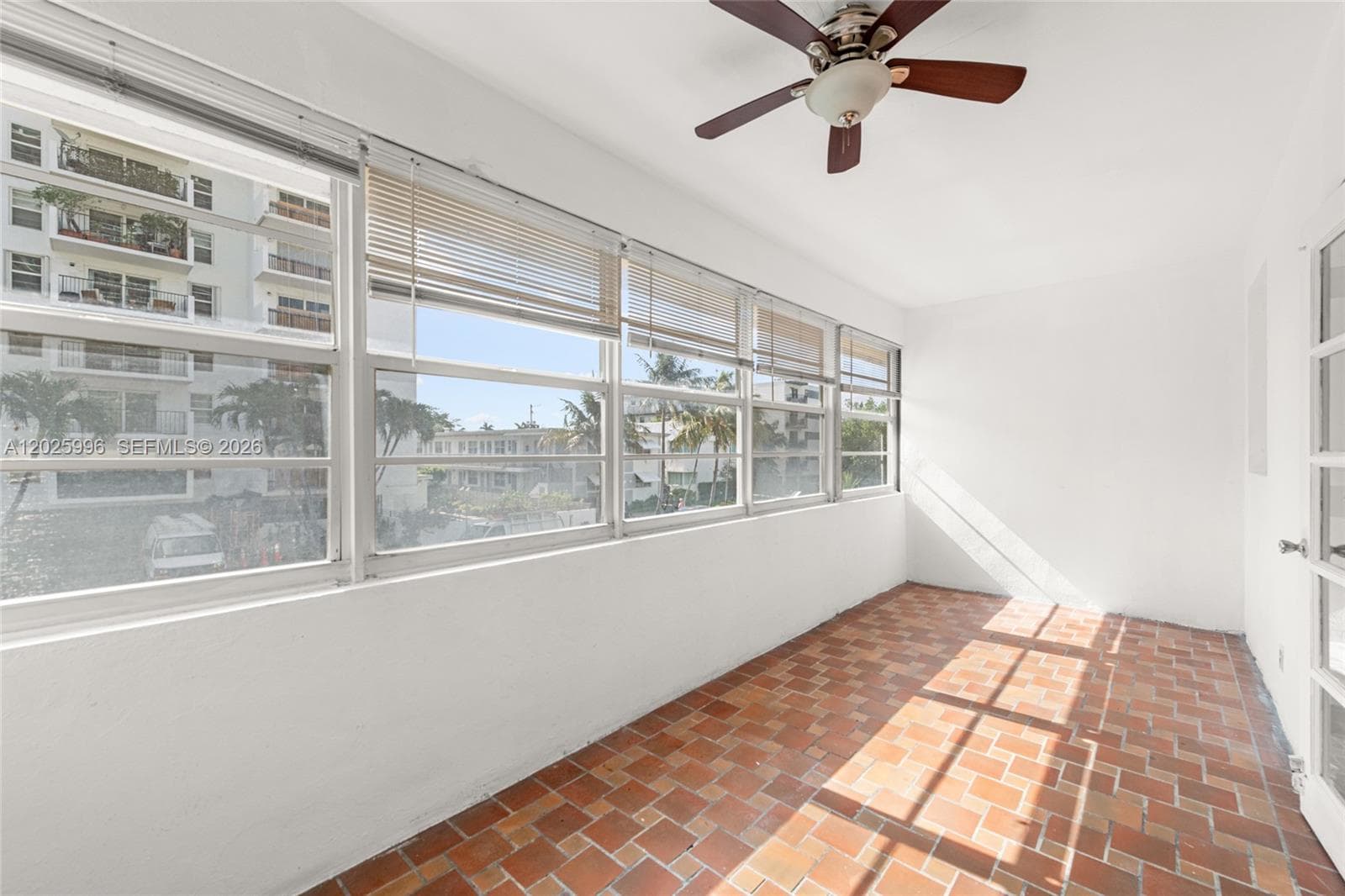 A12025996 — Miami Beach — 34