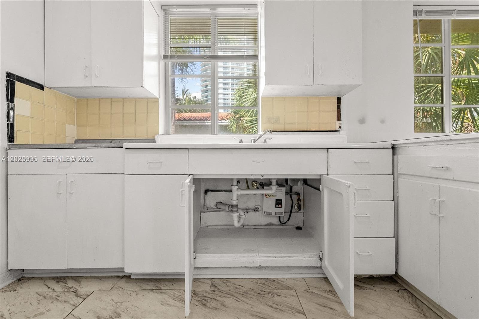 A12025996 — Miami Beach — 41