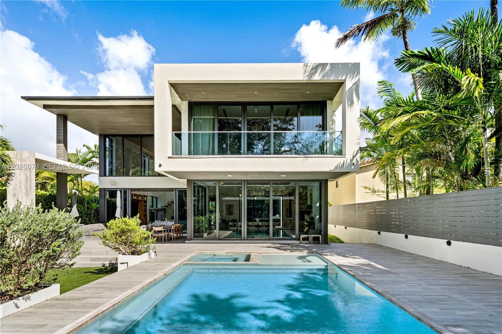 A12026079 — Miami Beach — 47