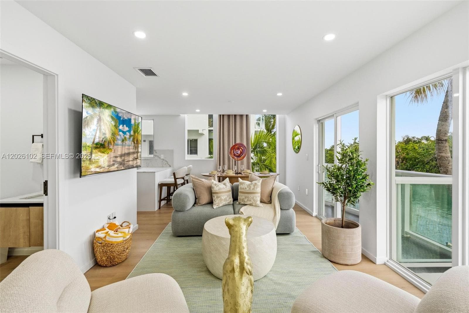 A12026102 — Miami Beach — 5