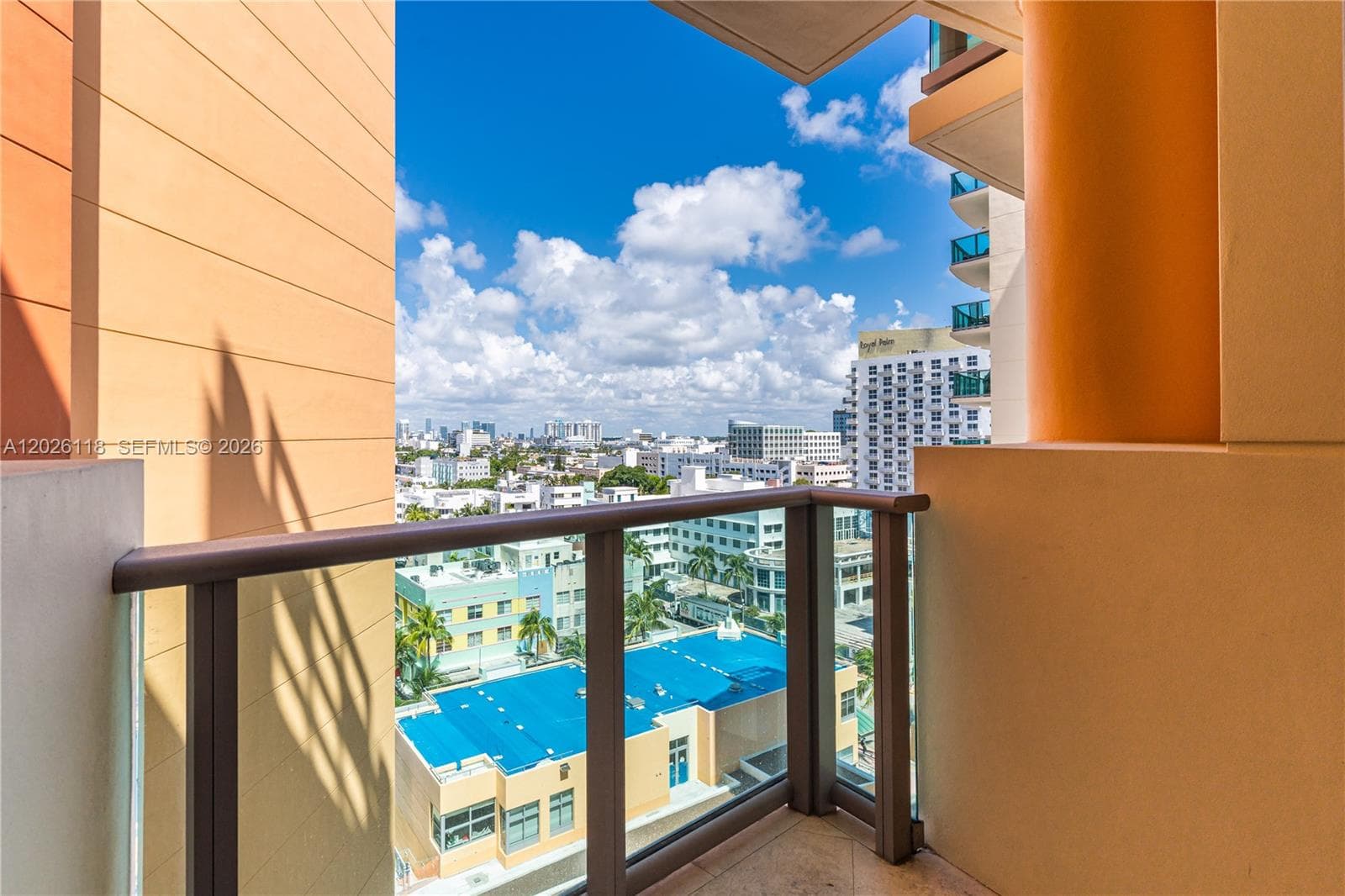 A12026118 — Miami Beach — 27