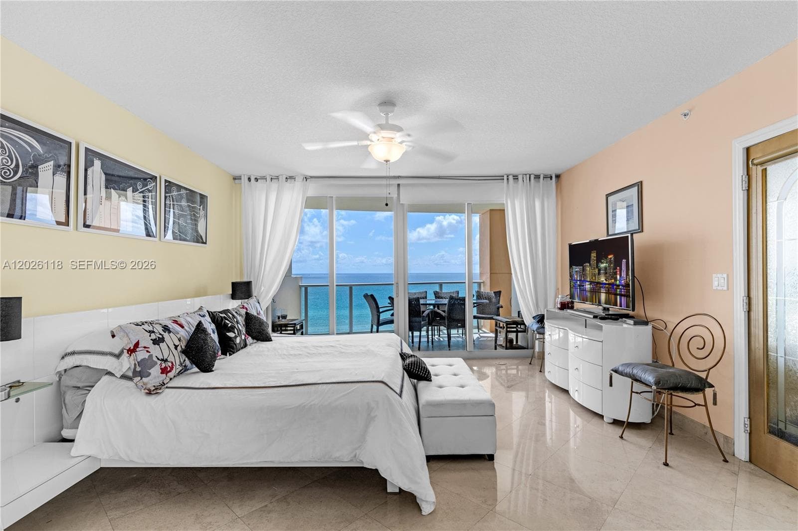 A12026118 — Miami Beach — 11
