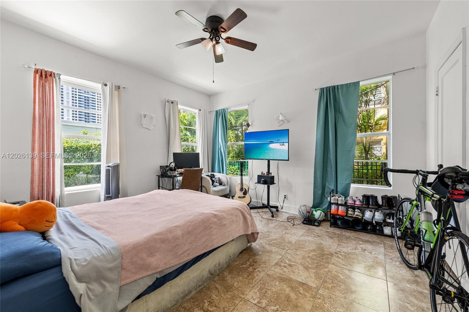 A12026139 — Miami Beach — 23