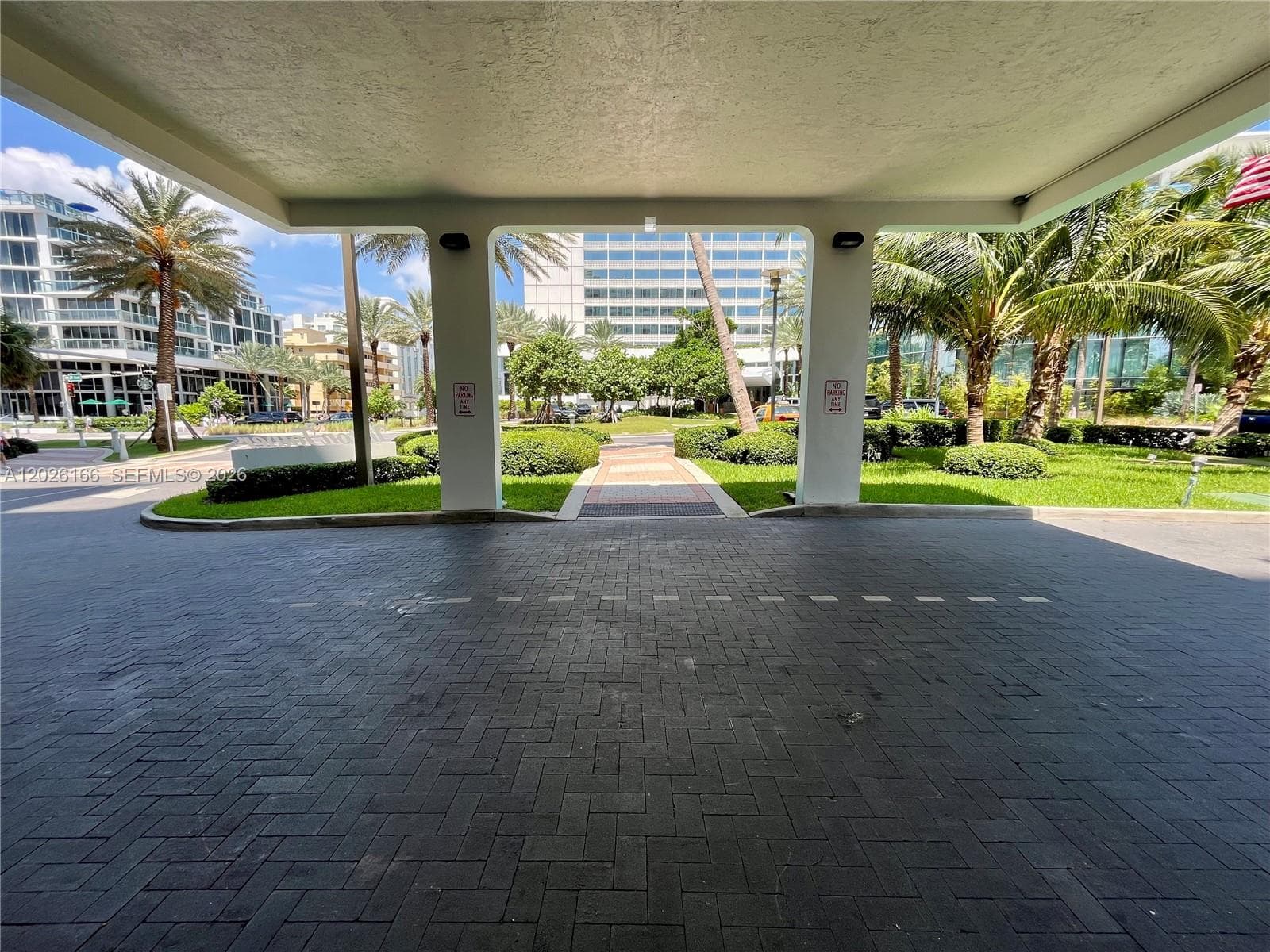 A12026166 — Miami Beach — 25