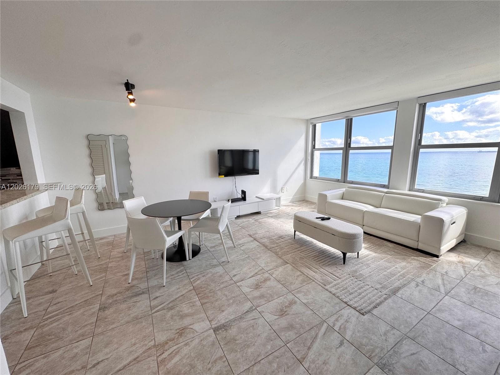 A12026179 — Miami Beach