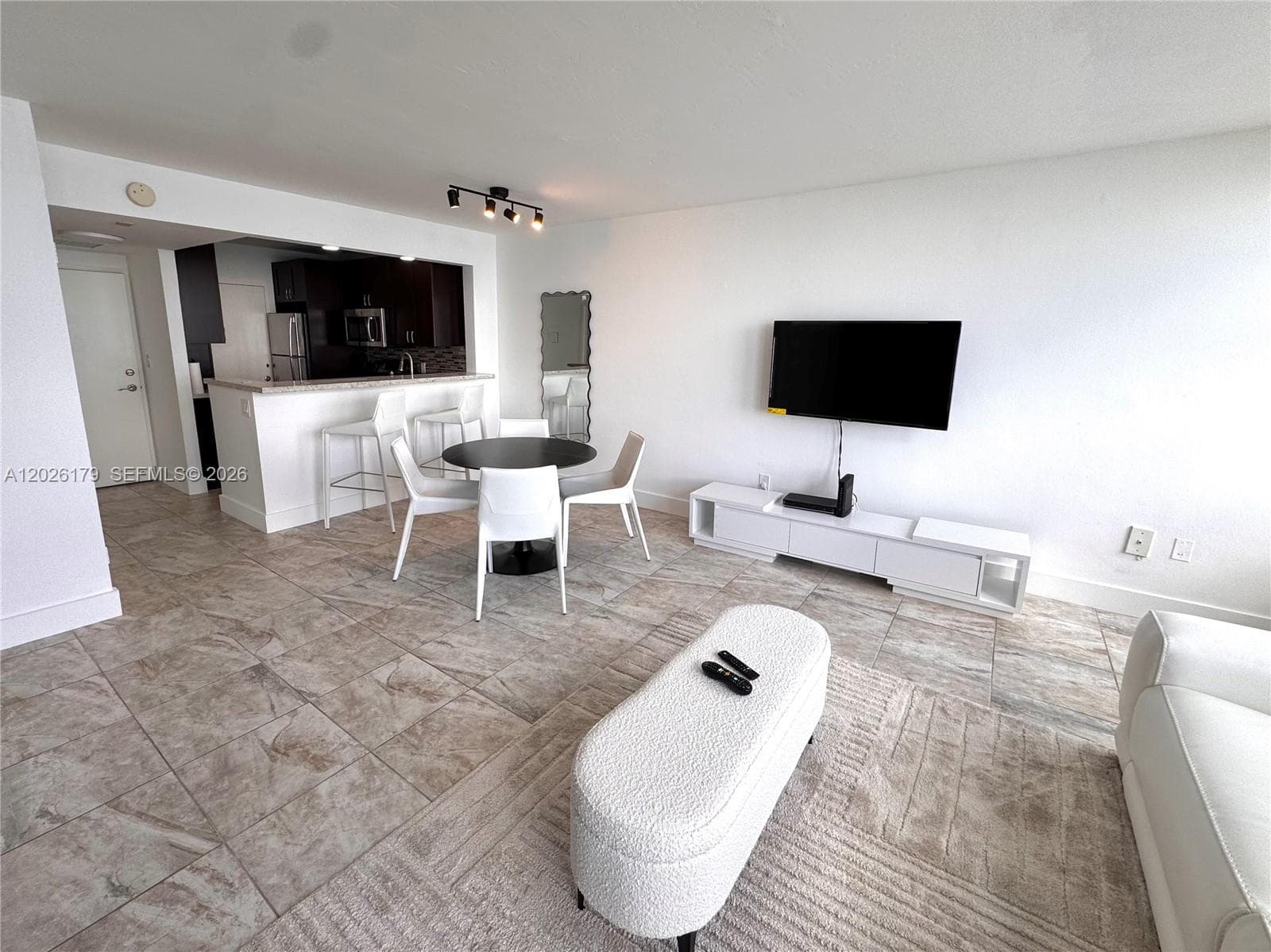 A12026179 — Miami Beach — 5