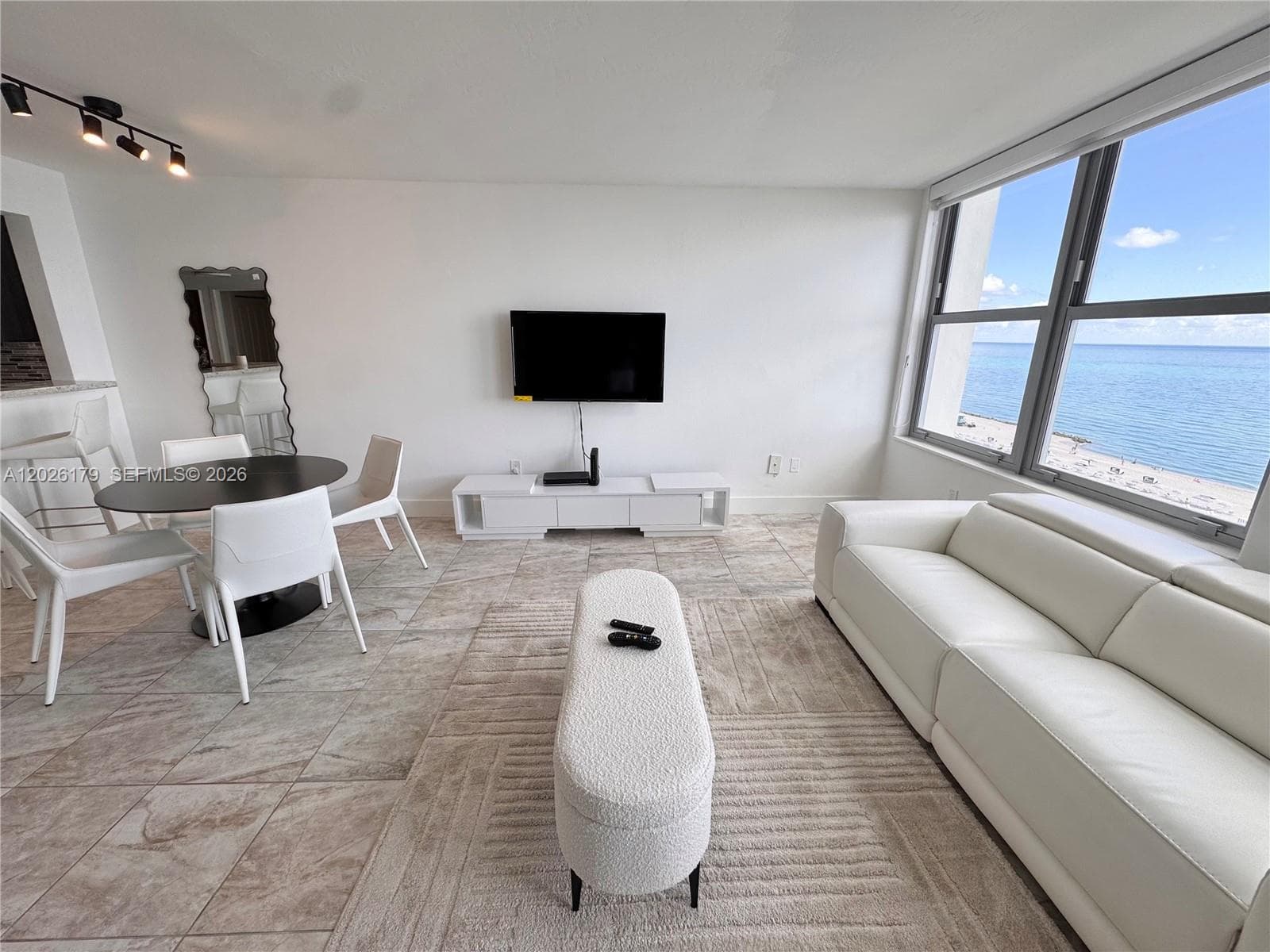 A12026179 — Miami Beach — 4