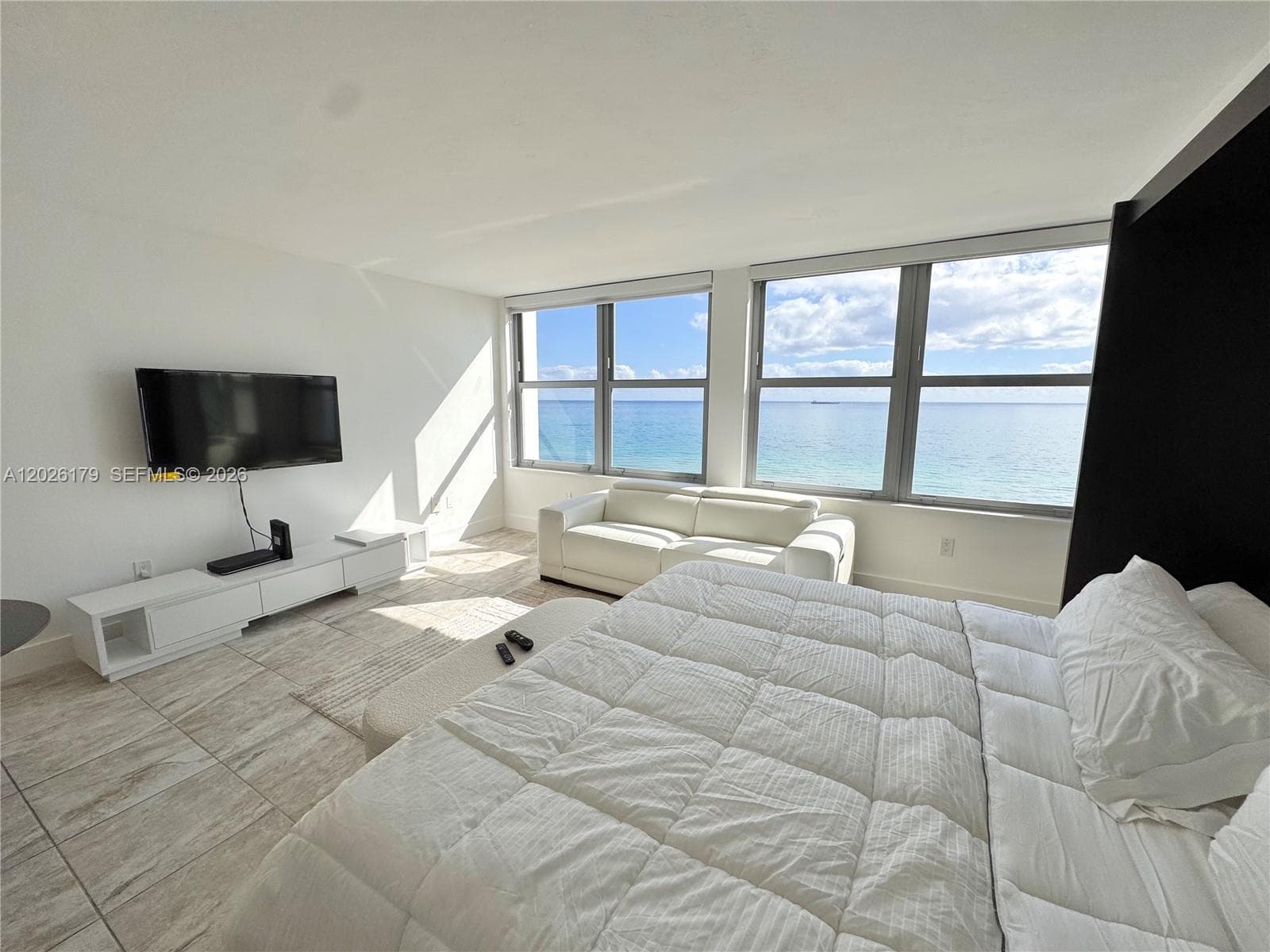 A12026179 — Miami Beach — 8