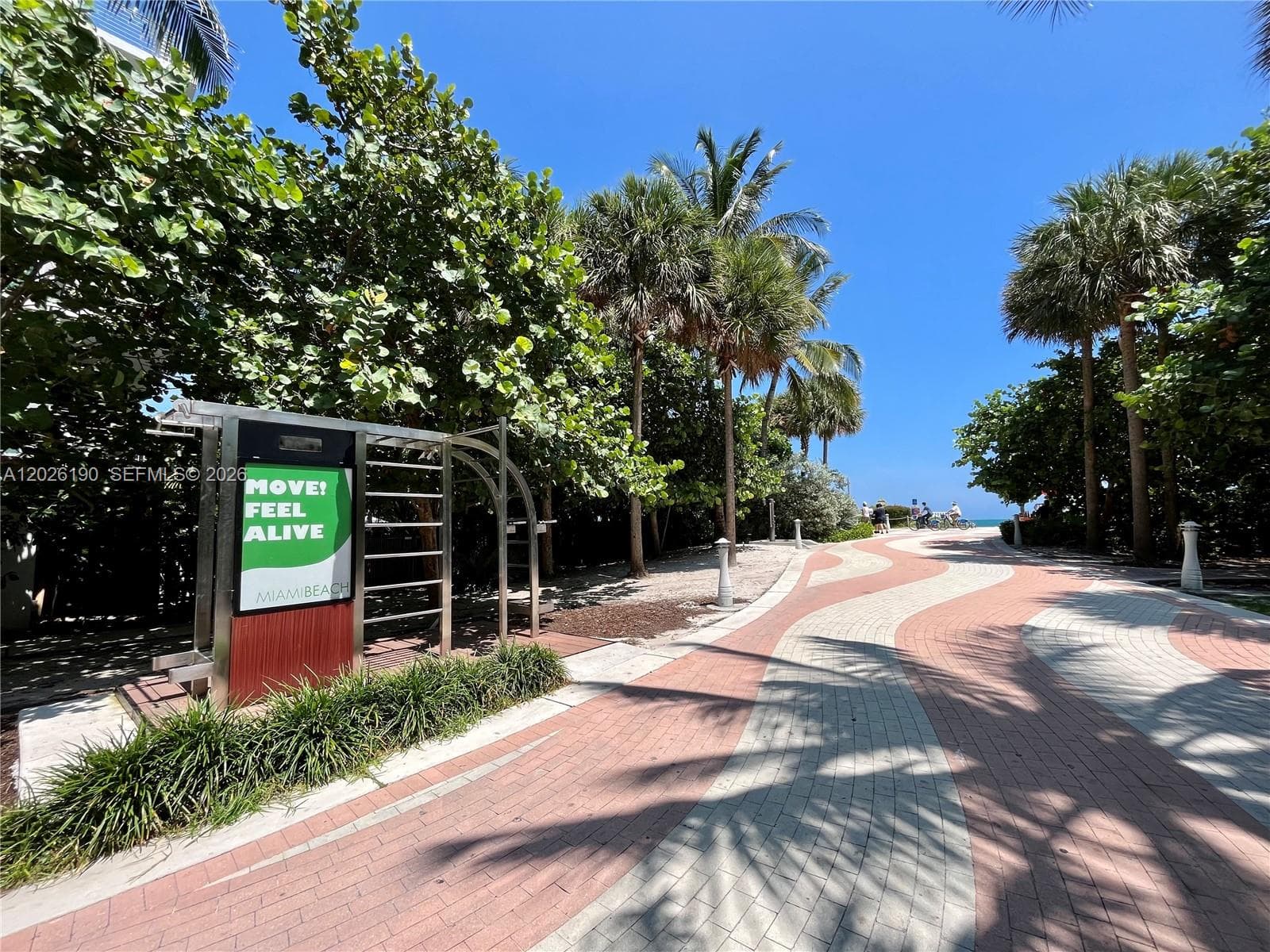 A12026190 — Miami Beach — 17