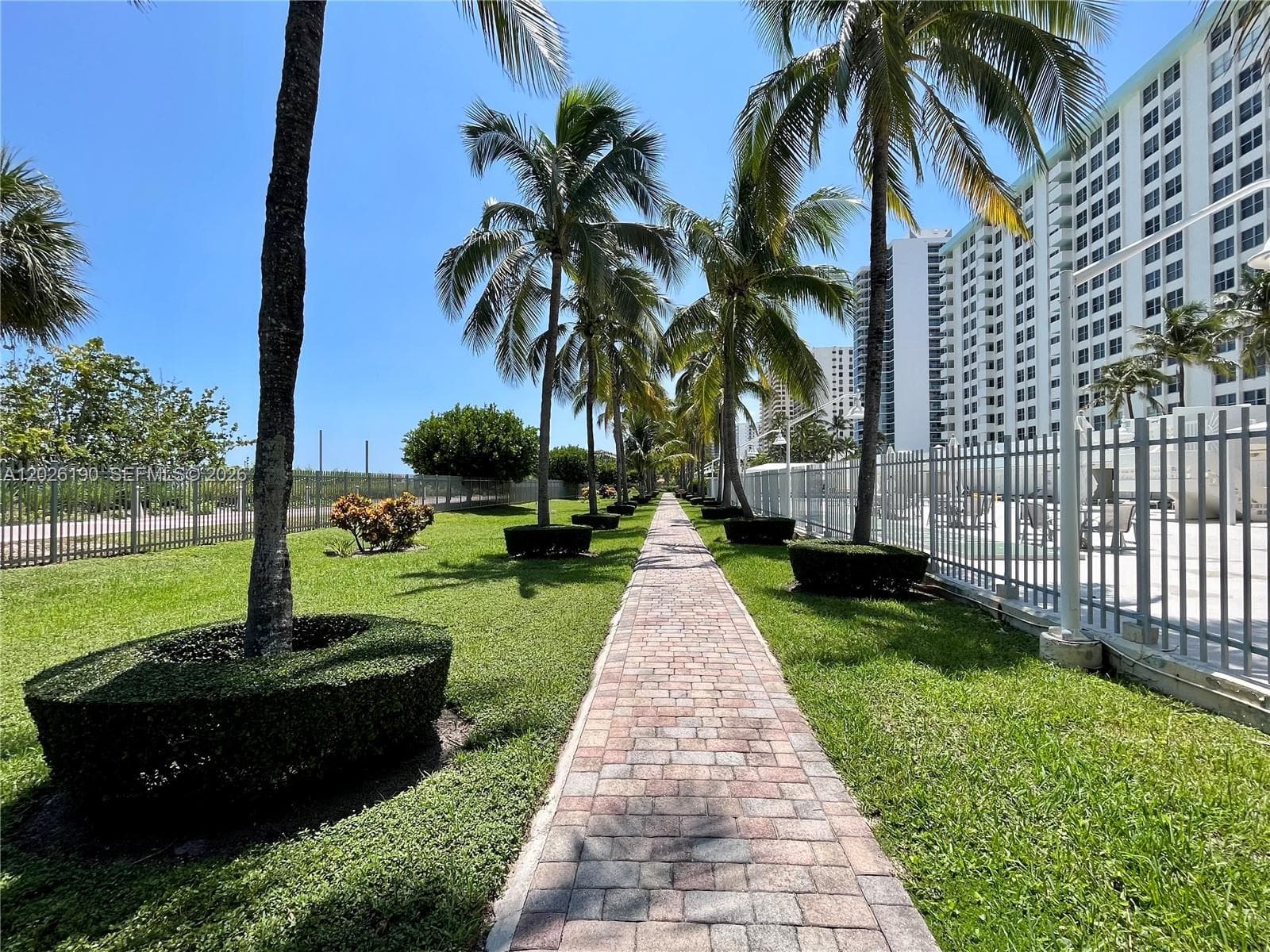 A12026190 — Miami Beach — 15