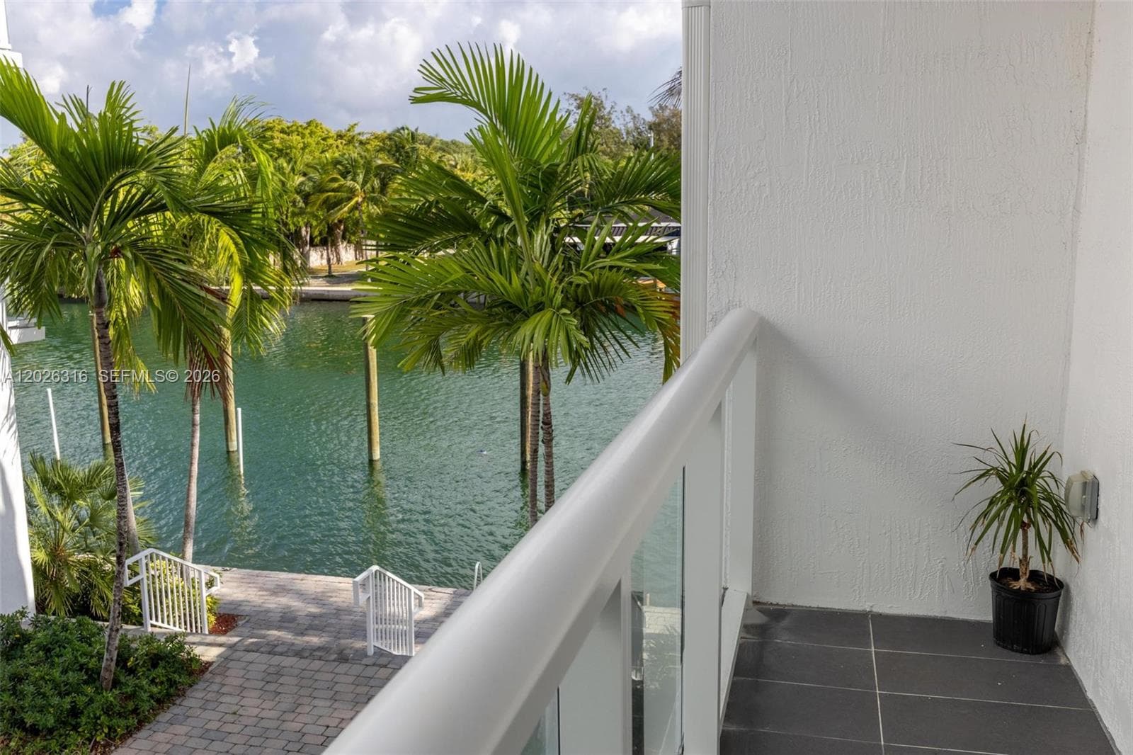A12026316 — Miami Beach — 13