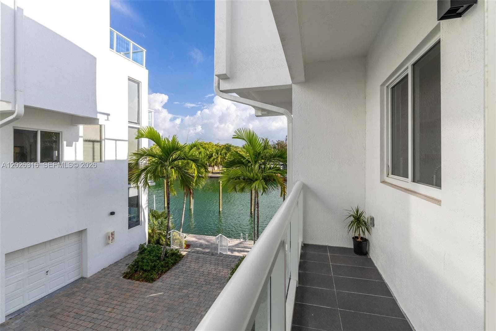 A12026316 — Miami Beach — 12