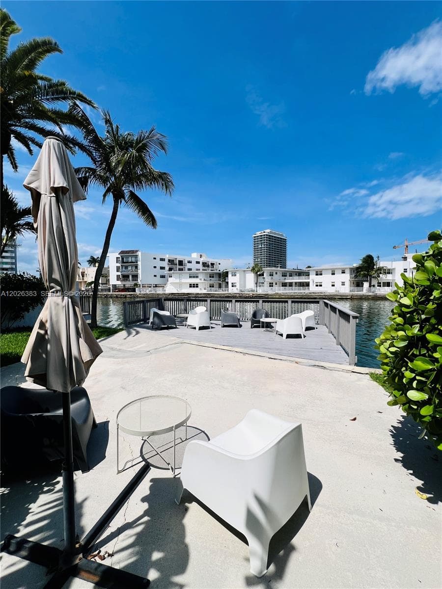 A12026383 — Miami Beach — 16