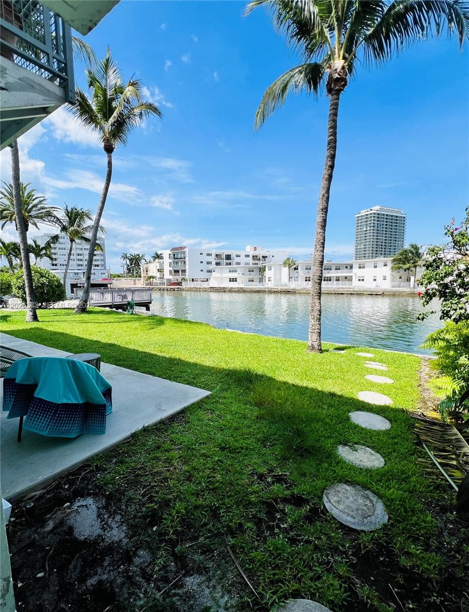 A12026383 — Miami Beach — 14