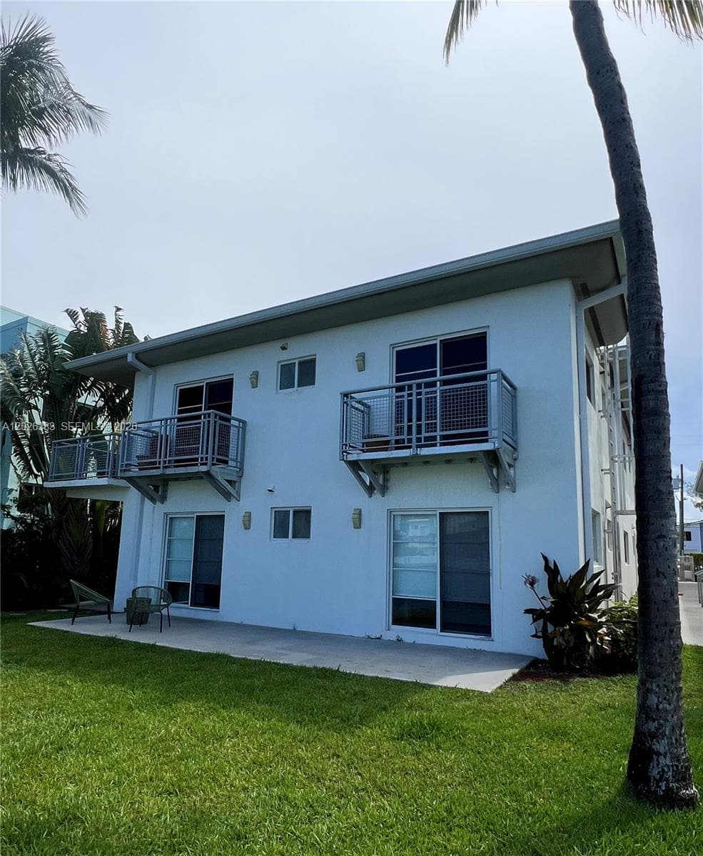 A12026383 — Miami Beach — 18