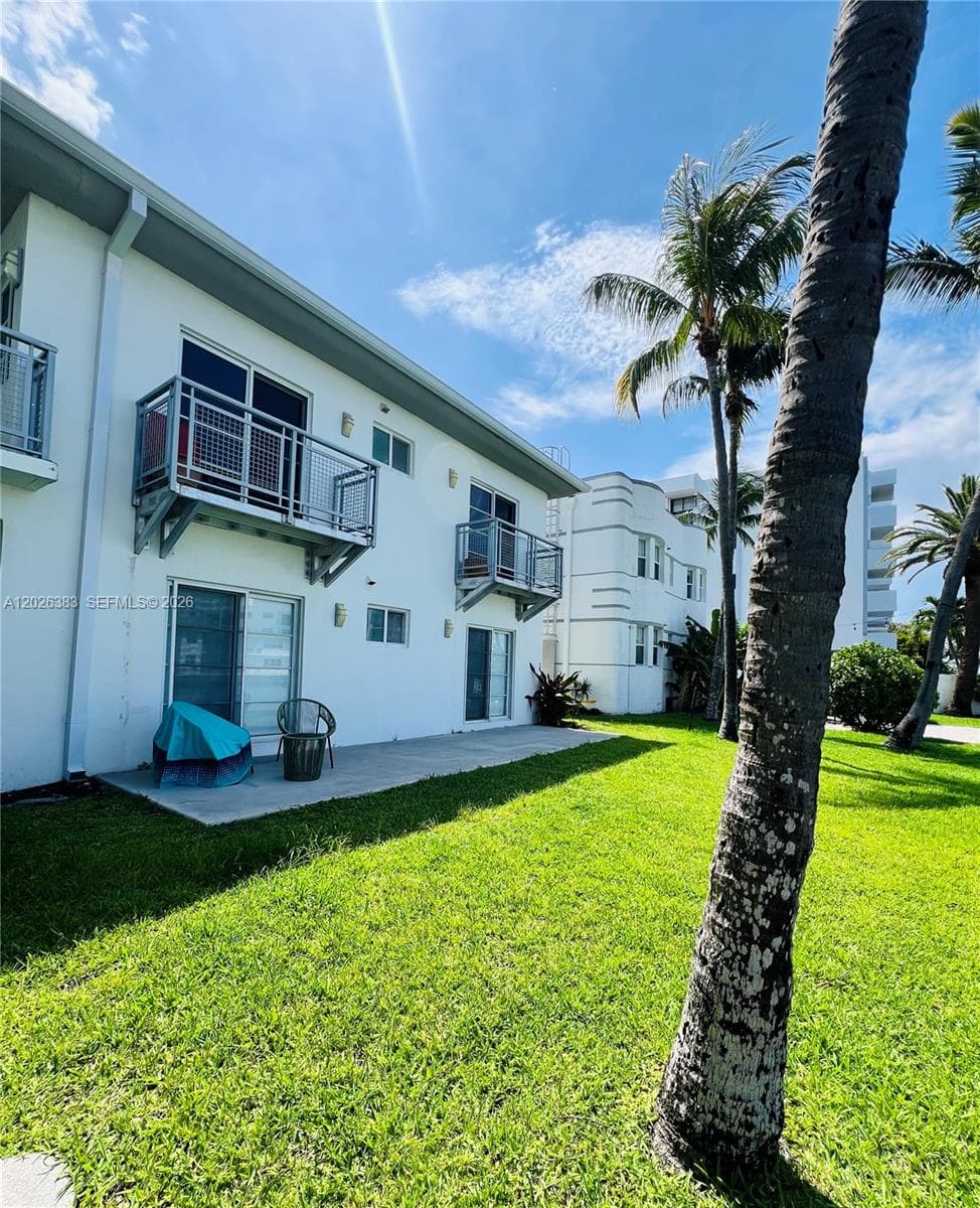 A12026383 — Miami Beach — 15