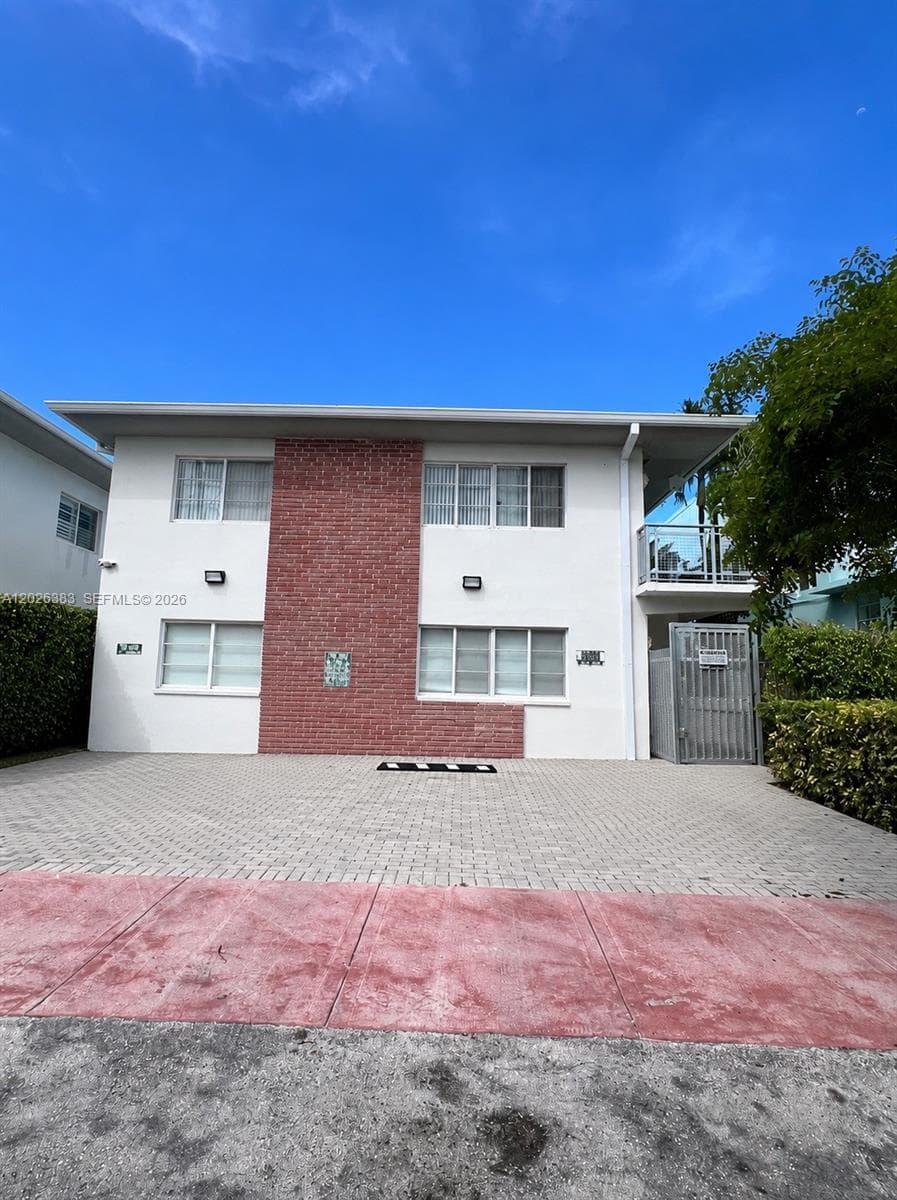 A12026383 — Miami Beach — 4