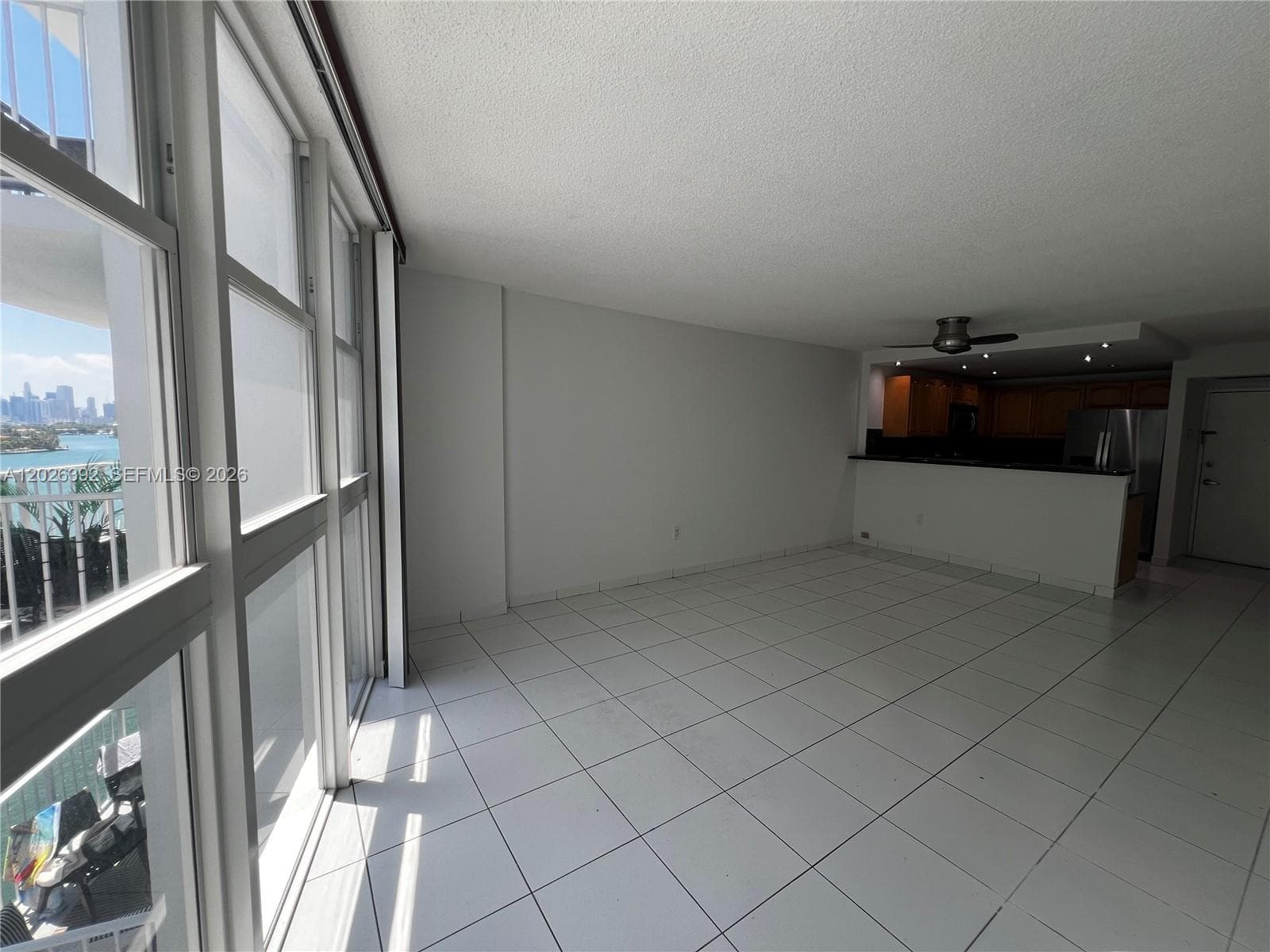 A12026392 — Miami Beach — 6