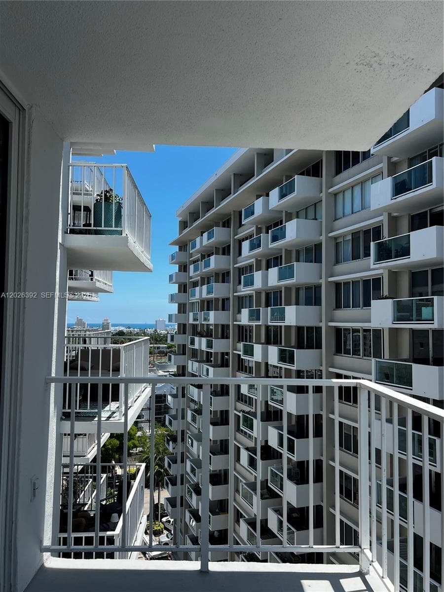 A12026392 — Miami Beach — 17