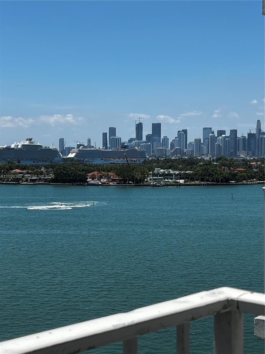 A12026392 — Miami Beach — 16