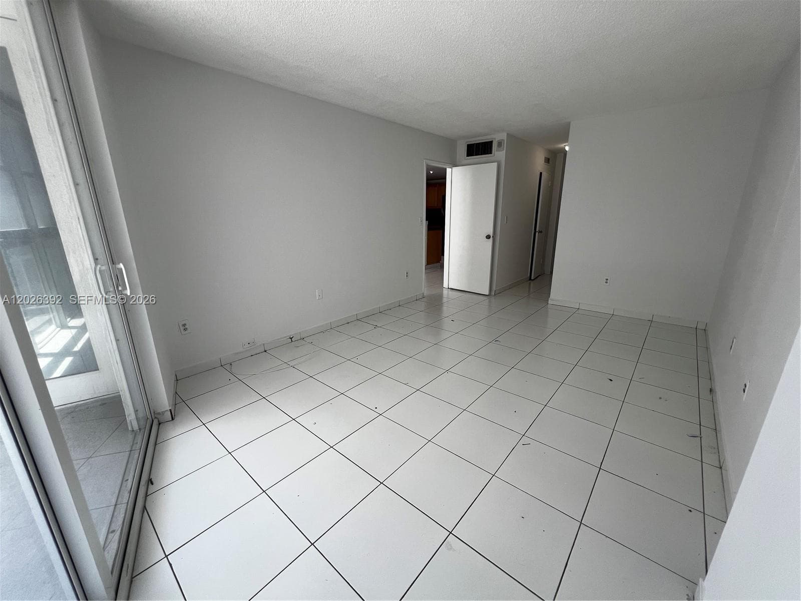 A12026392 — Miami Beach — 10