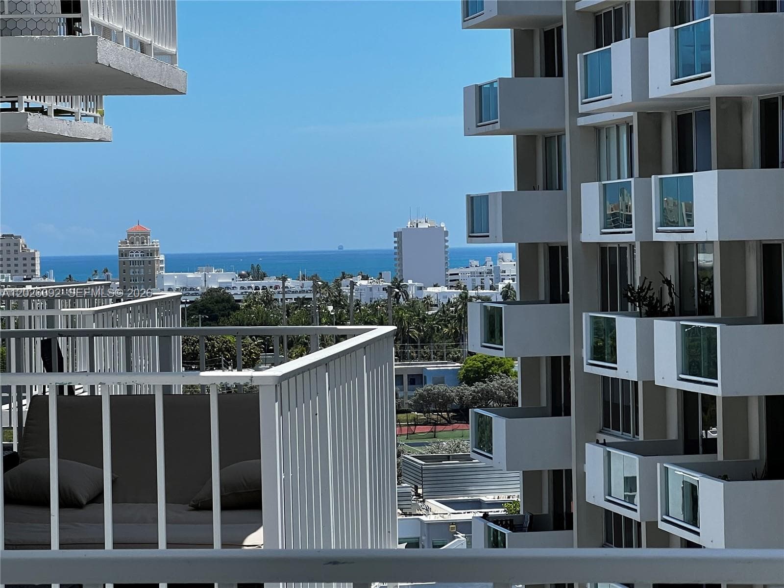 A12026392 — Miami Beach — 18
