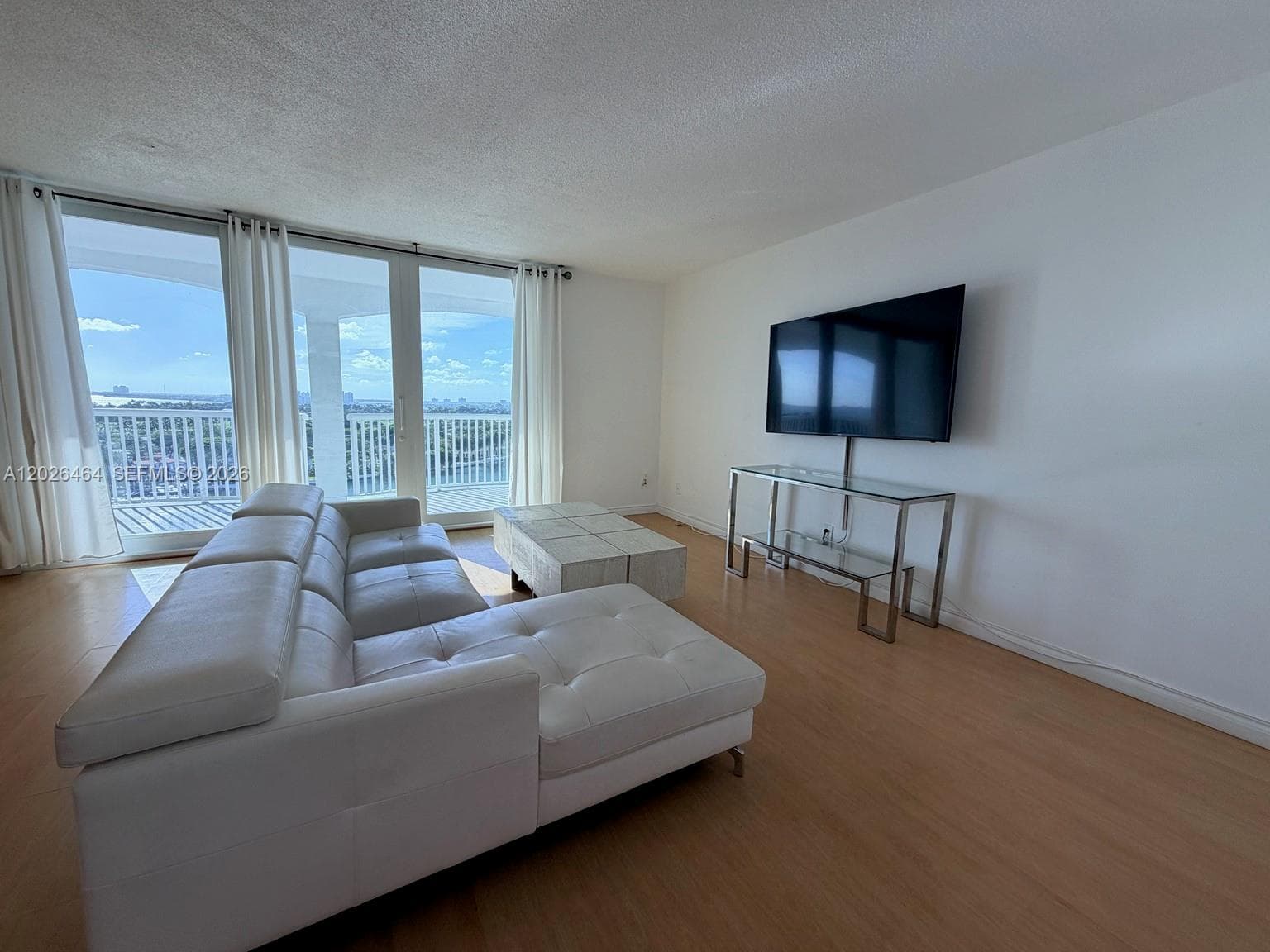 A12026464 — Miami Beach — 4