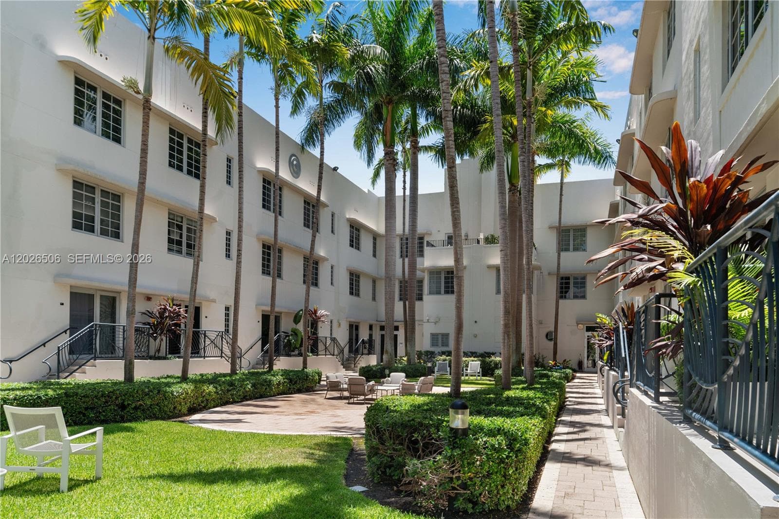 A12026506 — Miami Beach — 15
