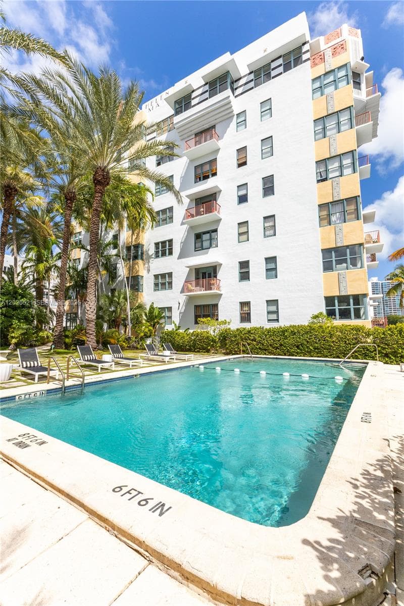 A12026521 — Miami Beach — 18