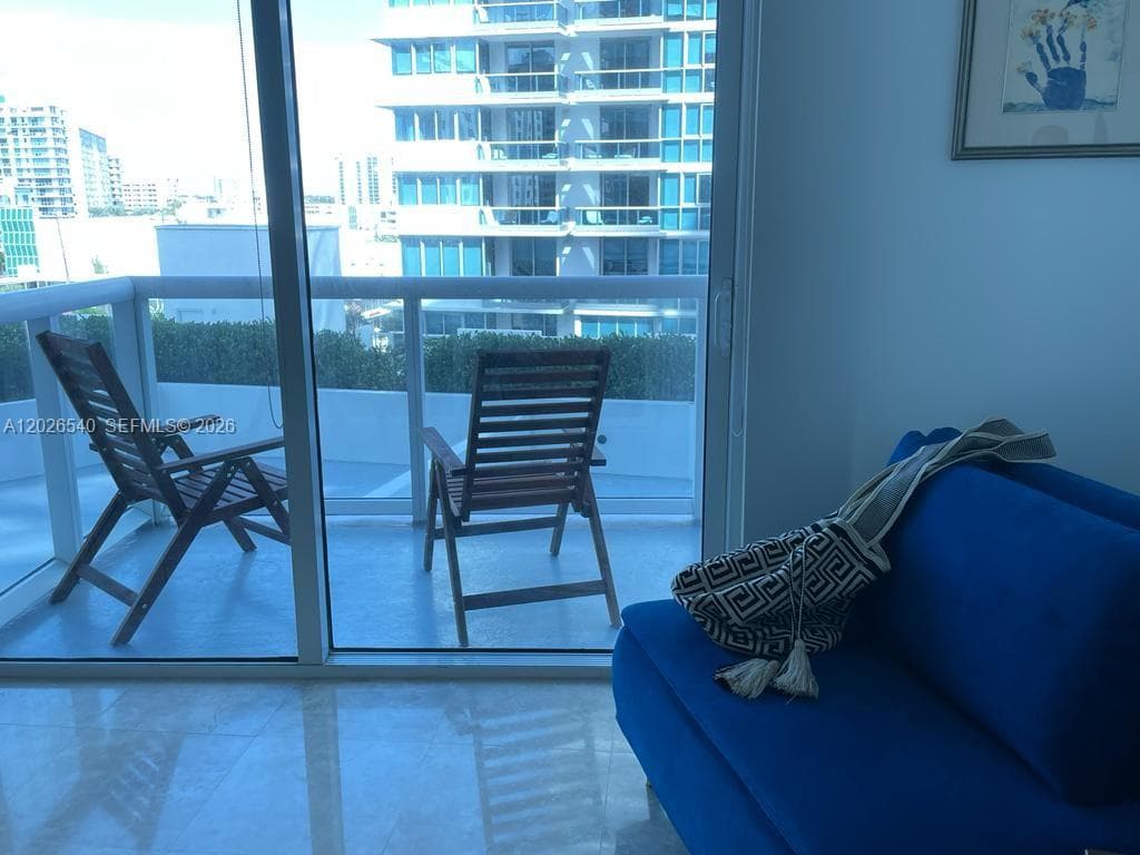 A12026540 — Miami Beach — 23